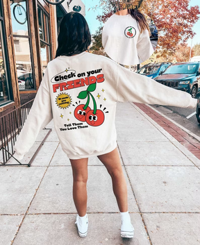 Vérifiez le sweat-shirt de vos amis