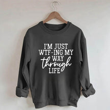 Je suis juste en train de Wtf-Ing mon chemin à travers la vie Sweatshirt